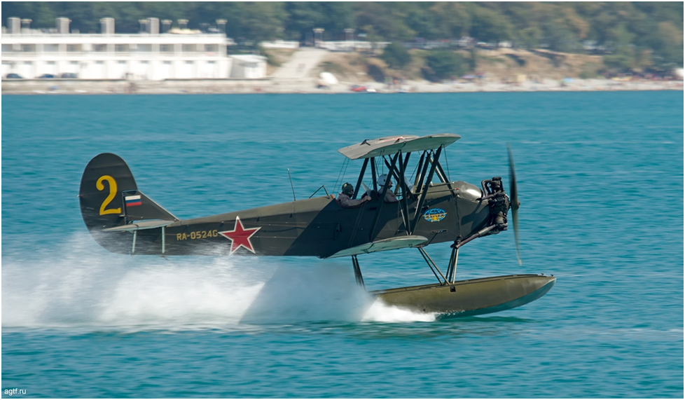 По-2 на поплавковом шасси.