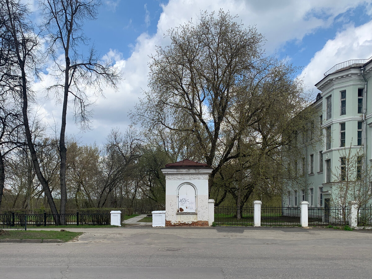 Старый газетный киоск