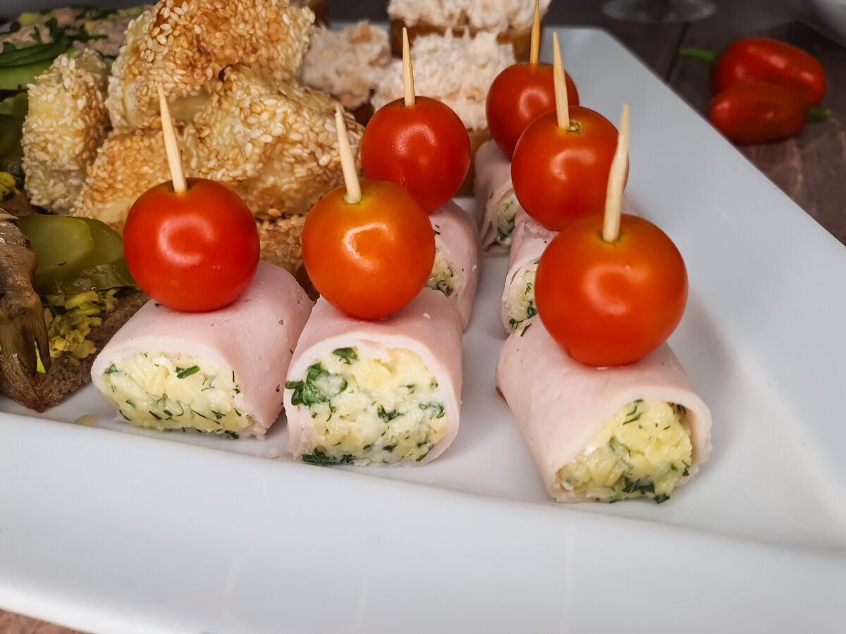 Рулетики из ветчины с сыром 