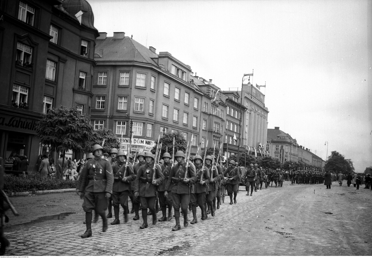 Оккупация чехословакии. Чехословакия и Германия 1938. Польша Чехословакия 1938. Тешин 1938. Польская оккупация Чехословакии 1938.