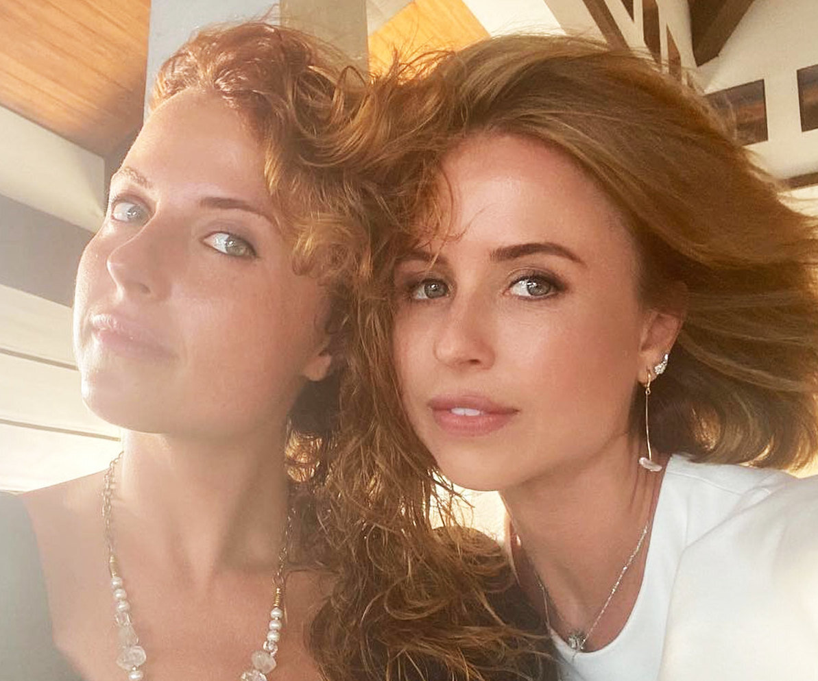     «Моя Кристина вернулась из США!»: Мирослава Карпович показала младшую сестру на Мальдивах