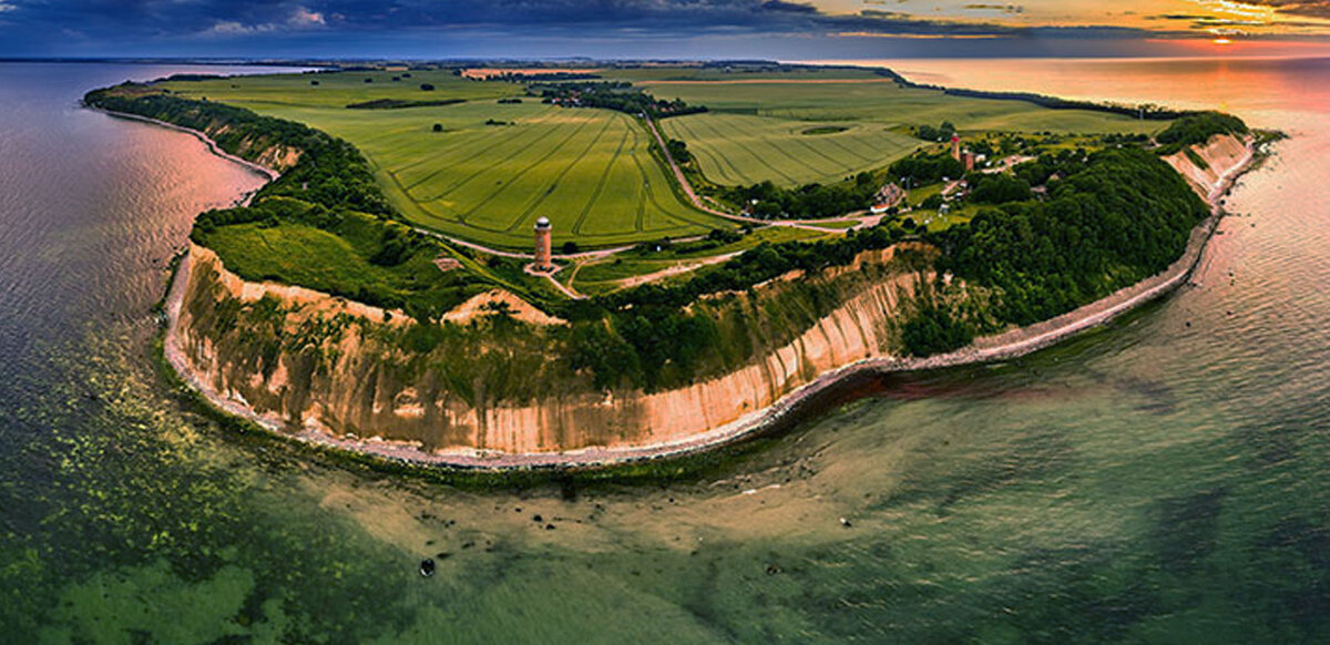 Меловые скалы мыса Аркона на острове Рюген (Руян), где находилось главное святилище балтийских славян- храм Световита в граде Аркона на острове Руян.Взято из открытых источников.