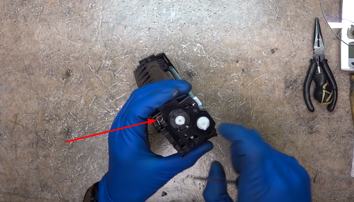 Фото 3. Стягивающая пружина с другой стороны