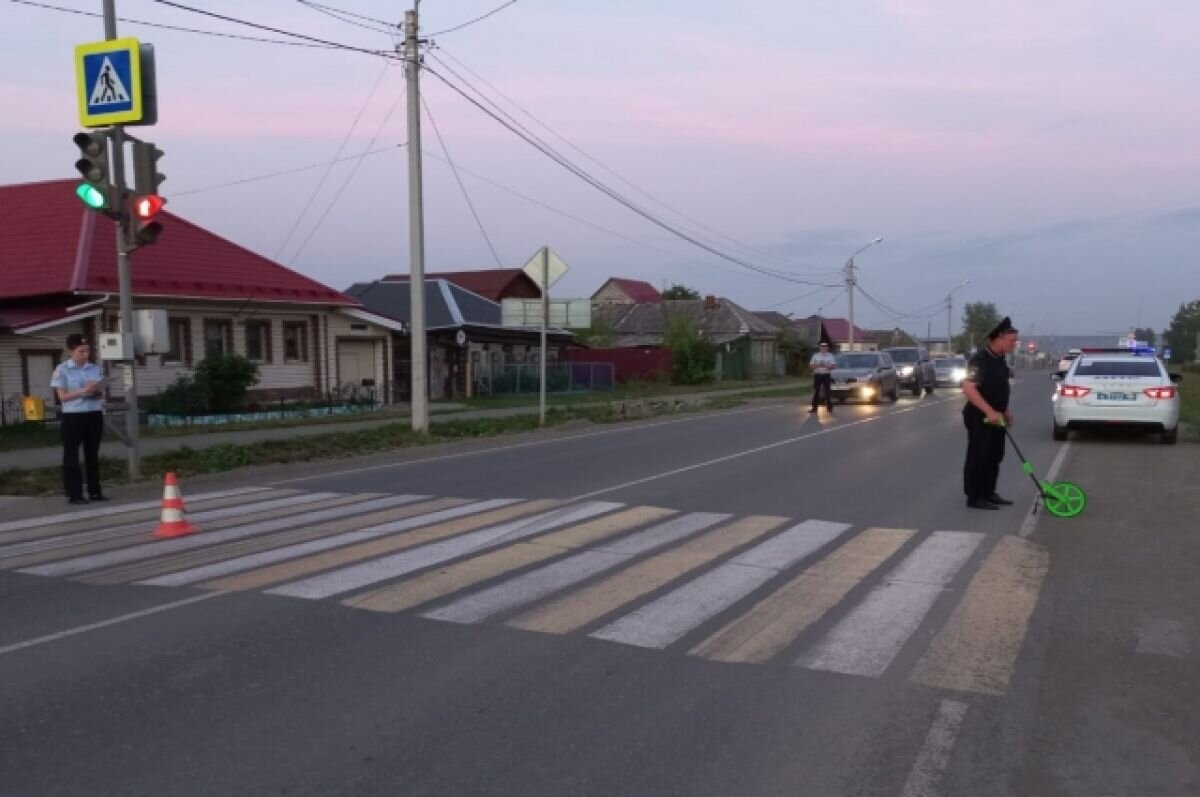    Двух девочек сбил на пешеходном переходе водитель иномарки в Нижней Салде