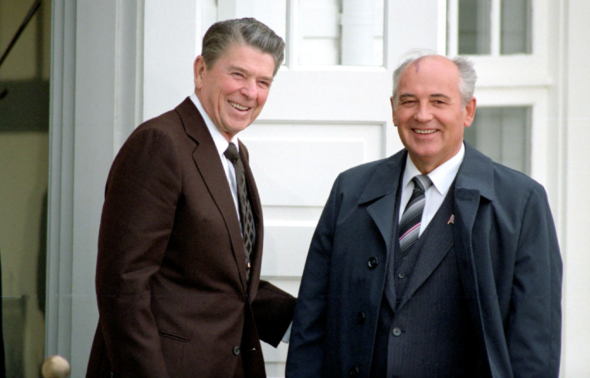 Рональд Рейган и Горбачев. Горбачёв и Рейган в Рейкьявике. Переговоры с рейганом