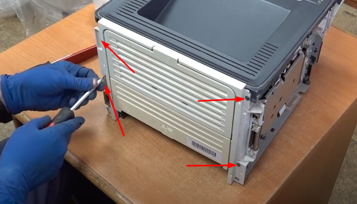 Фото 33. Отключаем указанный шлейф на блоке лазера