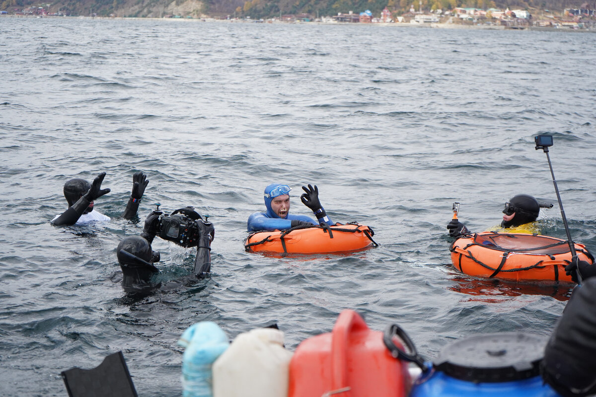 Установлен новый рекорд по погружению в озеро Добавьте описание
