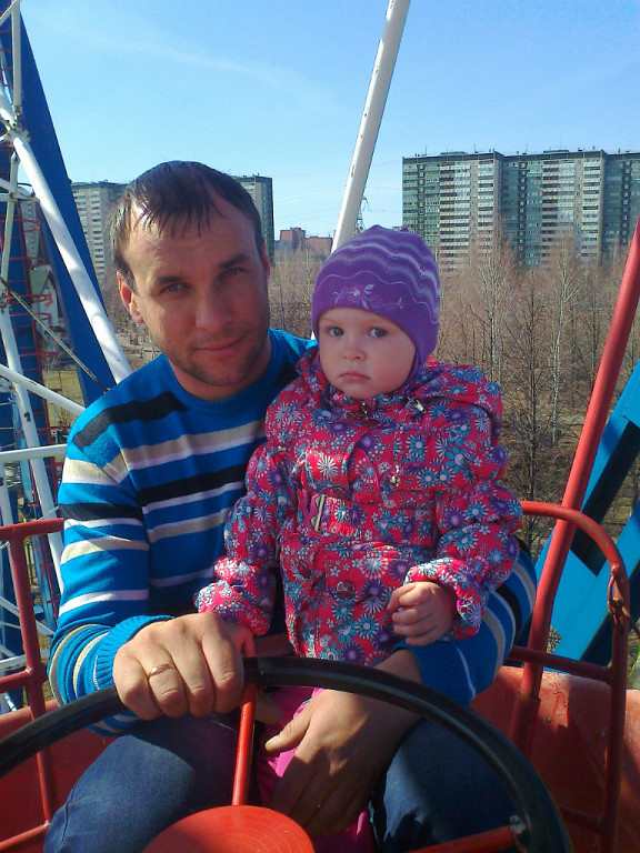 Папа и дочка ❤️ Катаются на Колесе обозрения в Парке