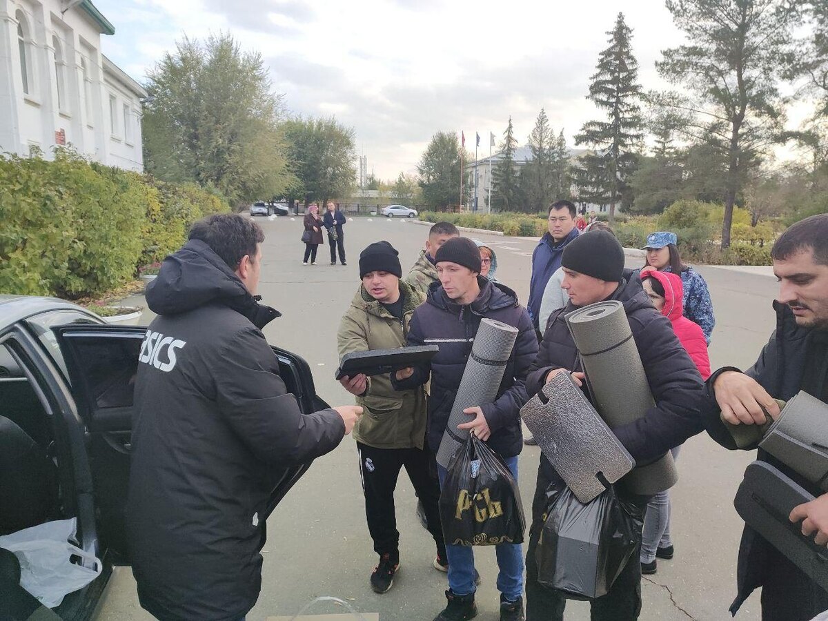    Мобилизованных Первомайского и Курманаевского районов проводили на подготовку Белов Михаил Александрович