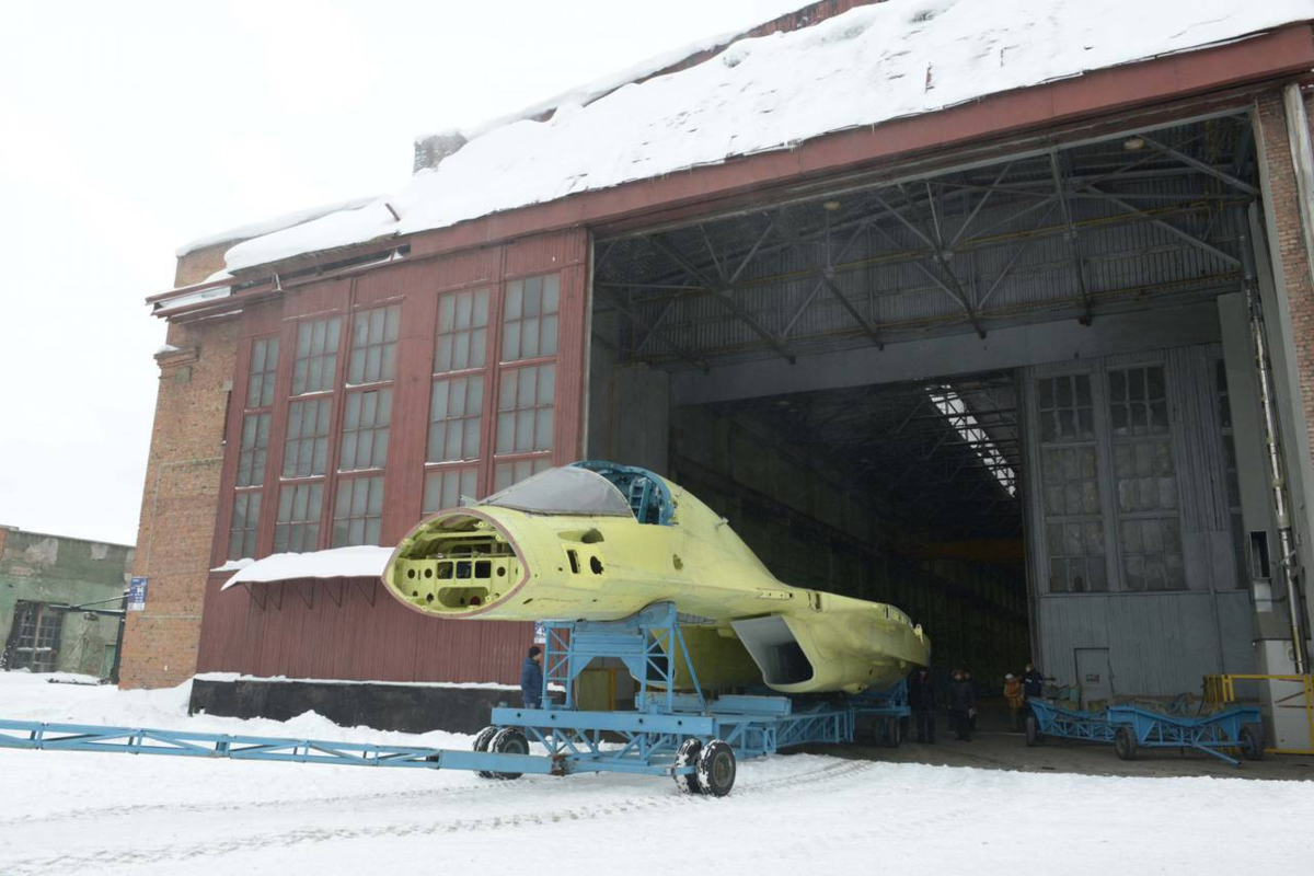 Самолет имени чкалова. Новосибирский авиационный завод им в.п Чкалова. Новосибирский авиазавод Чкалова.. Су 34 Чкаловский завод. Сборка Су-34 на заводе имени Чкалова.