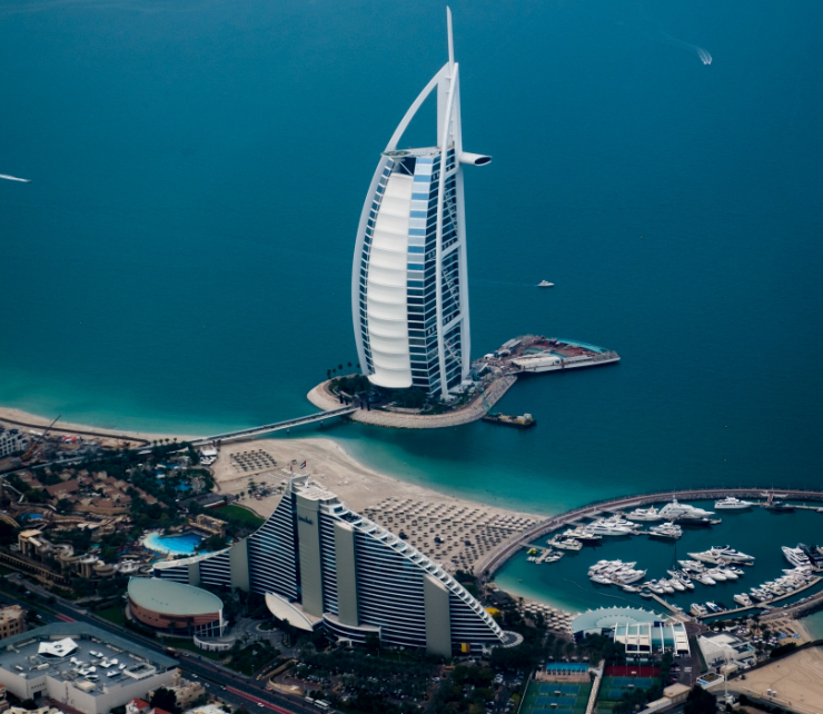 Дубаи, отель Burj Al Arab Jumeirah. Фото автора Christoph Schulz Unsplash, используется по лицензии Unsplash License 