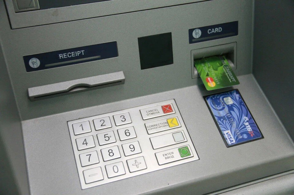     Следуя инструкции лжебанкиров, женщина оформила в банке кредит на сумму 400 тысяч рублей Олег УКЛАДОВ