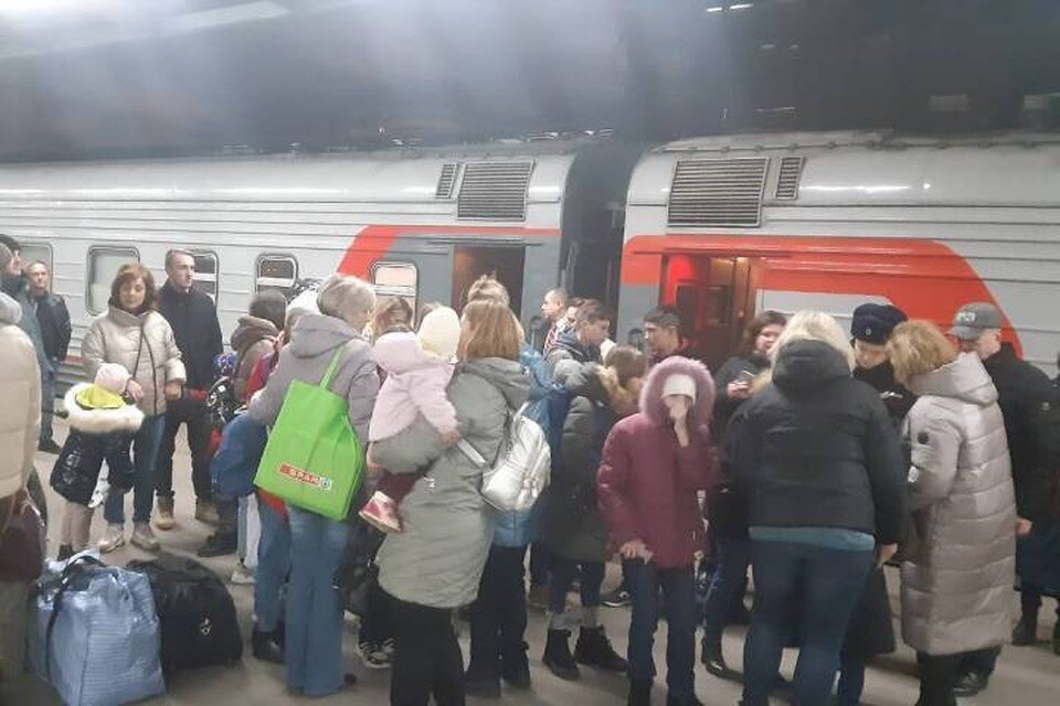     20 детей-сирот из детских домов и коррекционных школ Луганска прибыли в Ленобласть в свои новые семьи / Фото: Администрация ЛО