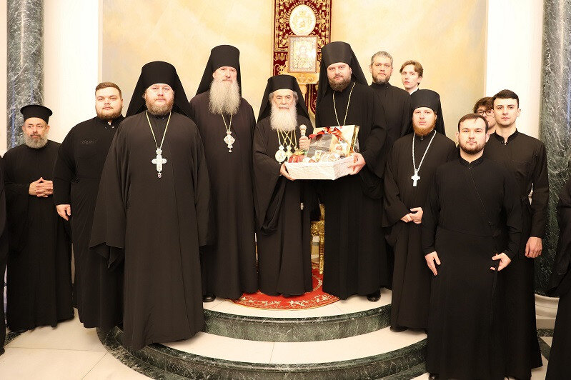Поздравление Иерусалимского Патриарха Феофила с Рождеством. Источник: rusdm.ru