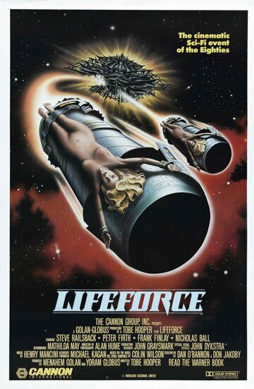 "Жизненная сила" (1985) - экранизация романа "Вампиры космоса" (1976)  Колина Уилсона от режиссёра "Техассой резни бензопилой", "Давилки" и пр.  ужастиков.

Вообще,  для конца 1970-х для Уилсона уже было смелостью состряпать роман в  стиле фантастики 1950-х. Хотя роман я не читал и подозреваю, что  различия есть и немалые.

Сюжет: В 1986 году комета Галлея  приближается к Земле и британский корабль "Черчилль" забирается к ней в  хвост, где находит гигантский корабль. В этот корабль экипаж забирается и  обнаруживает стеклянные гробы с красивыми людьми. Особенно поражает  девушка... Связь с кораблём теряется. Спустя какое-то время "Черчилля"  находят на орбите Земли, весь экипаж сгорел, гробы нетронуты. "Коламбия"  забирает гробы на Землю*. Девушка оживает и давай целовать направо и  налево, превращая поцелованных в старые трупы, поскольку она высасывает  жизненную силу. Потом вдруг оказывается, что она ещё и может вселяться в  другие тела, заниматься любовью и выкачивать жизненную силу. В какой-то  момент находят спасательную капсулу "Черчилля", а в ней и капитана  корабля, с бородой, месяц голодавшего в шлюпке, но живого...

Что  фильм отличает от других подобных шедевров. Во-первых, фильм британский.  США там любят, но всё происходит в Туманном Альбионе, отсюда  нетривиальные ходы. Если в США бы это закончилось победой землян,  выжигают всех поголовно, а британцы могли себе позволить конец  неожиданный - корабль, летящий к Земле, разворачивается и летит дальше  по своим делам. Никакого апокалипсиса. Так, Лондон прогромили, чуть  ядерную бомбу не скинули, а вся планета избежала своей участи. Никто не  показывал своей воли, характера, просто капитан "Черчилля" нашёл выход.  Эротический, ректальный, я бы сказал, но вампиры полетели дальше,  высосав у доброй тысячи людей жизненную силу.

Ну и сам по себе  эротический подтекст. Если Исиро Хонда вставлял монстров даже в  "Мистериан" и всю свою космическую трилогию, то эротика в "Жизненной  силе" выглядит как желание собрать воедино "Чужого" и "Эммануэль". То  бишь, можно было и обойтись, но хотелось режиссёру, хотелось. Тем более,  продюсеры позволили.

* Про Троянского коня никто не помнил явно...