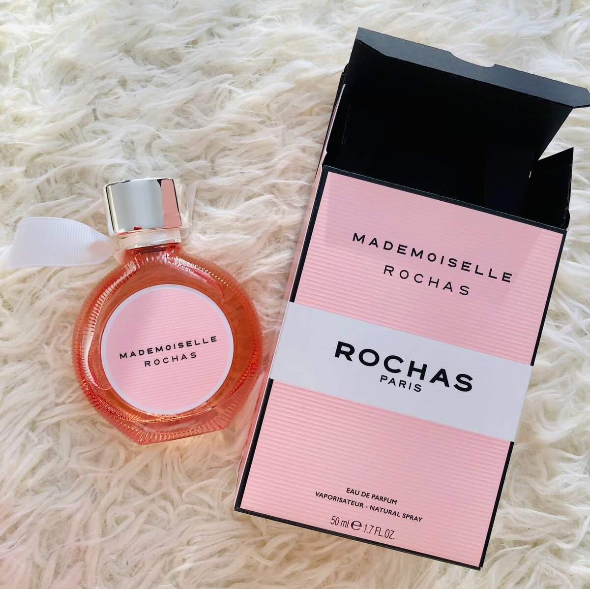 Rochas mademoiselle rochas отзывы. Madmuazel Rochas духи. Мадмуазель Рочас аромата. Rochas Lady духи. Mademoiselle Rochas красные.