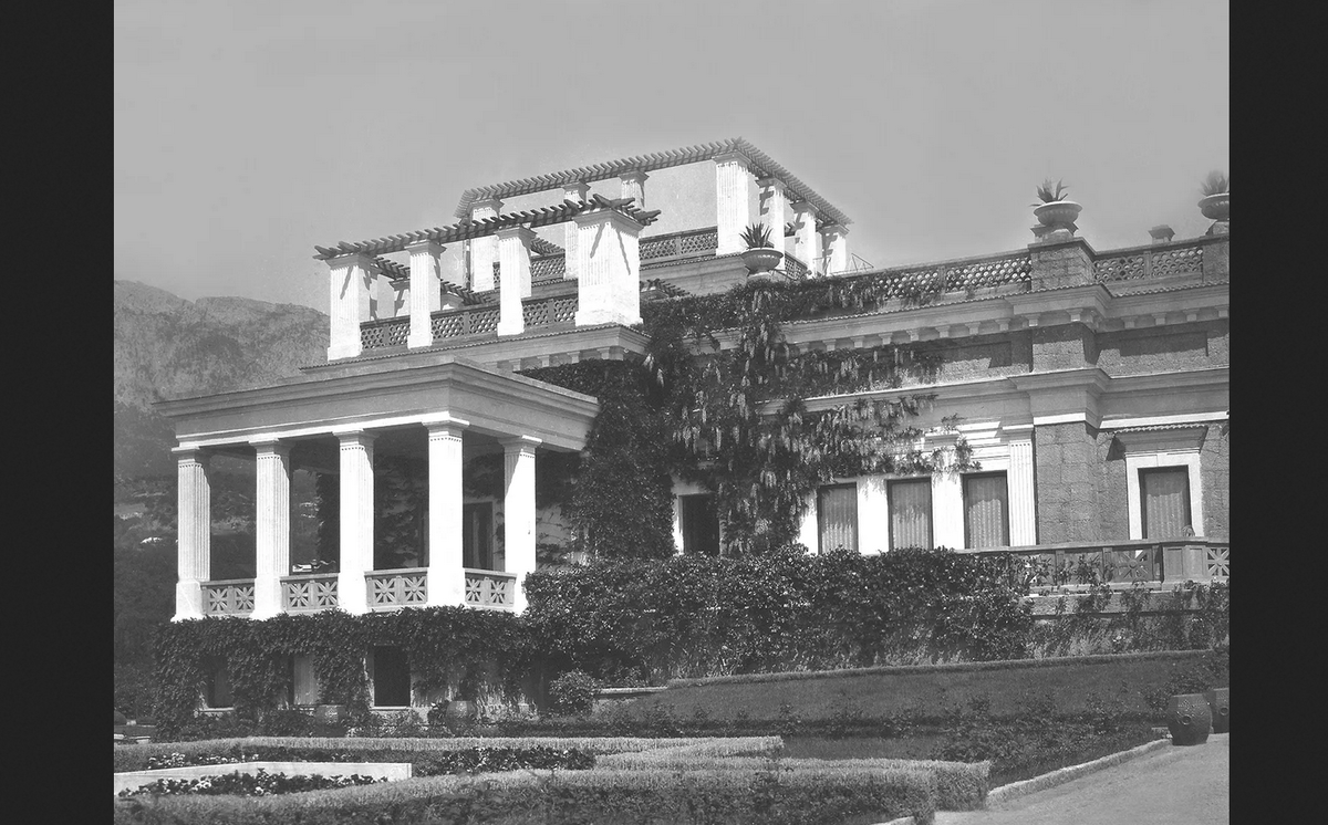 Открытка 30-х годов ХХ века с виллой великого князя Николая Николаевича в Чаире. Фото Хаима Бендицкого.