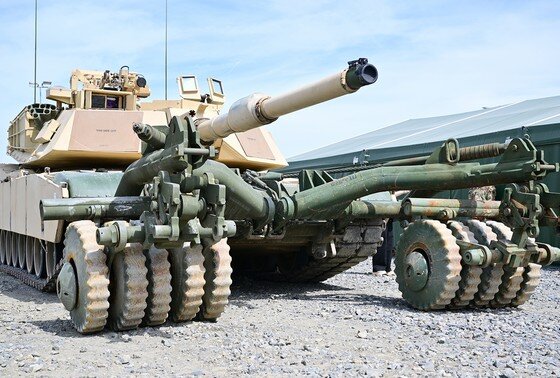    Танк Abrams с установленным минным катком