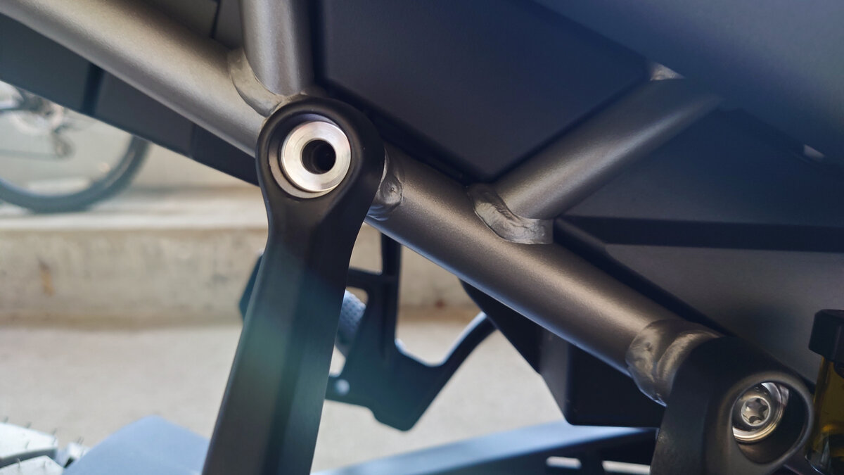 Открутили задний винт и ослабили передний