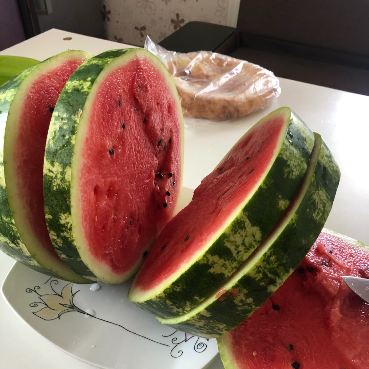 Вот такой отличный арбуз нам попался!