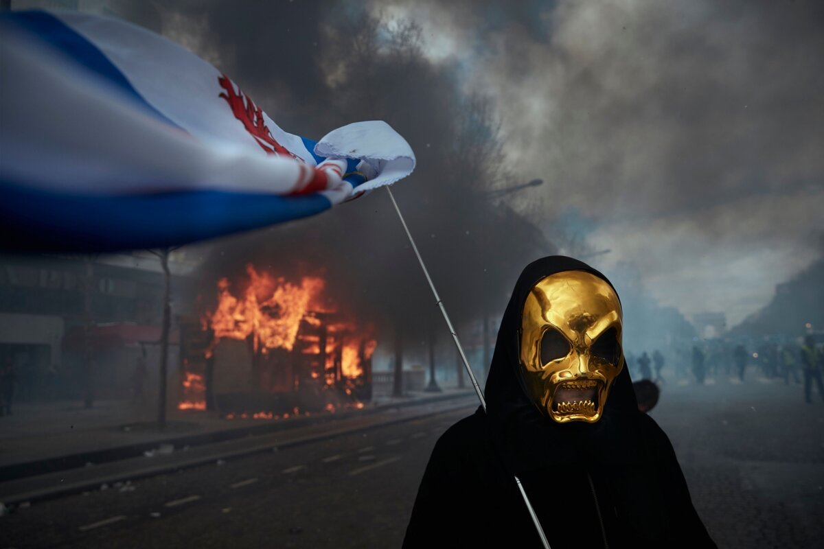 Gilets Jaunes Protest - Paris Burns by Kiran Ridley