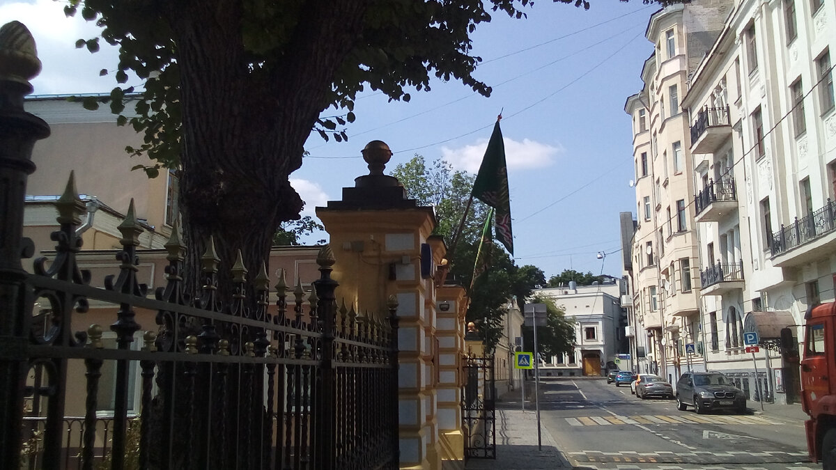 Вход в здание Московской Патриархии