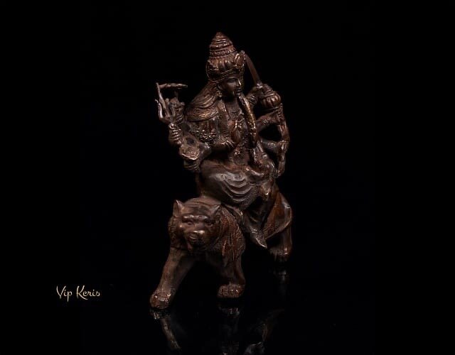 Брнзовая статуя богини Дурга