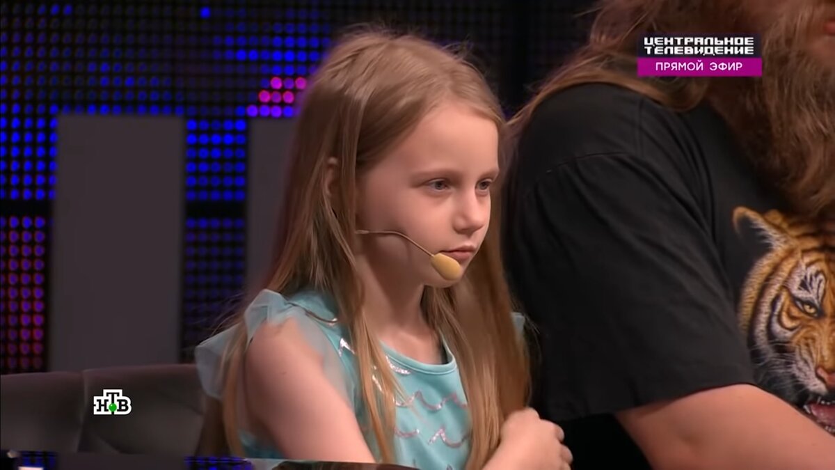 Папа алисы тепляковой. Алиса теплякова 2022. Алиса теплякова семья. Алиса теплякова мгу отец. Алиса теплякова вундеркинд.