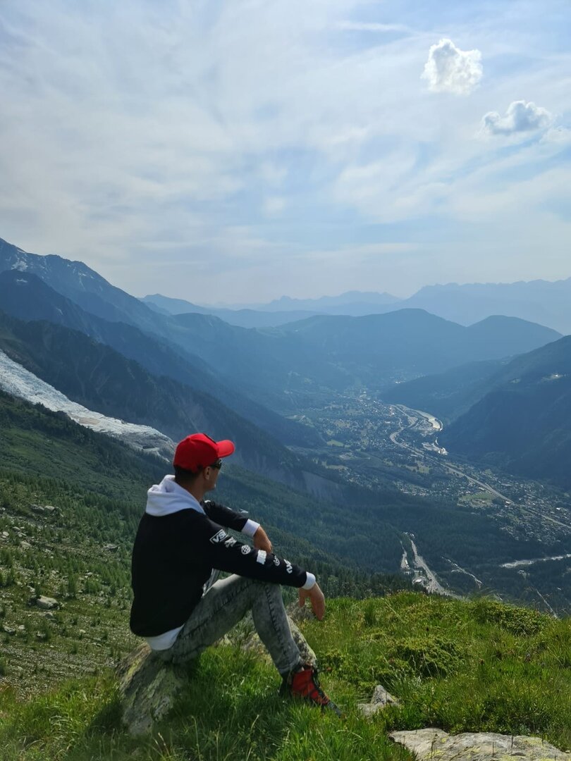 Привет моим любимым ТУТБЕРЯТАМ с вершины MONT-BLANC.
Очень по вам соскучился, скоро вернусь в семью и потанцуем от души!