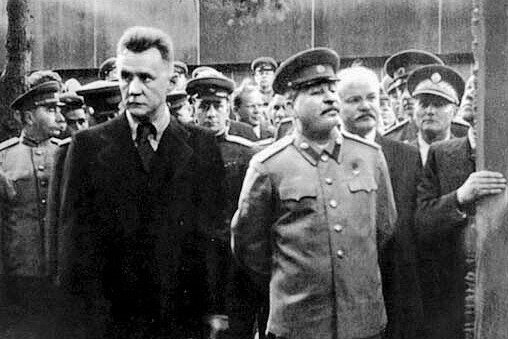 Алексей Косыгин и Иосиф Сталин.