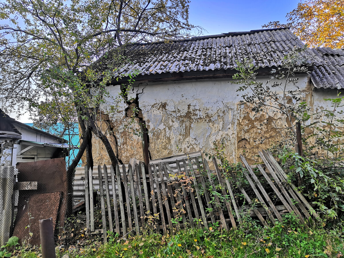 Фотографии объекта «Полуразрушенный дом» (10 шт.)