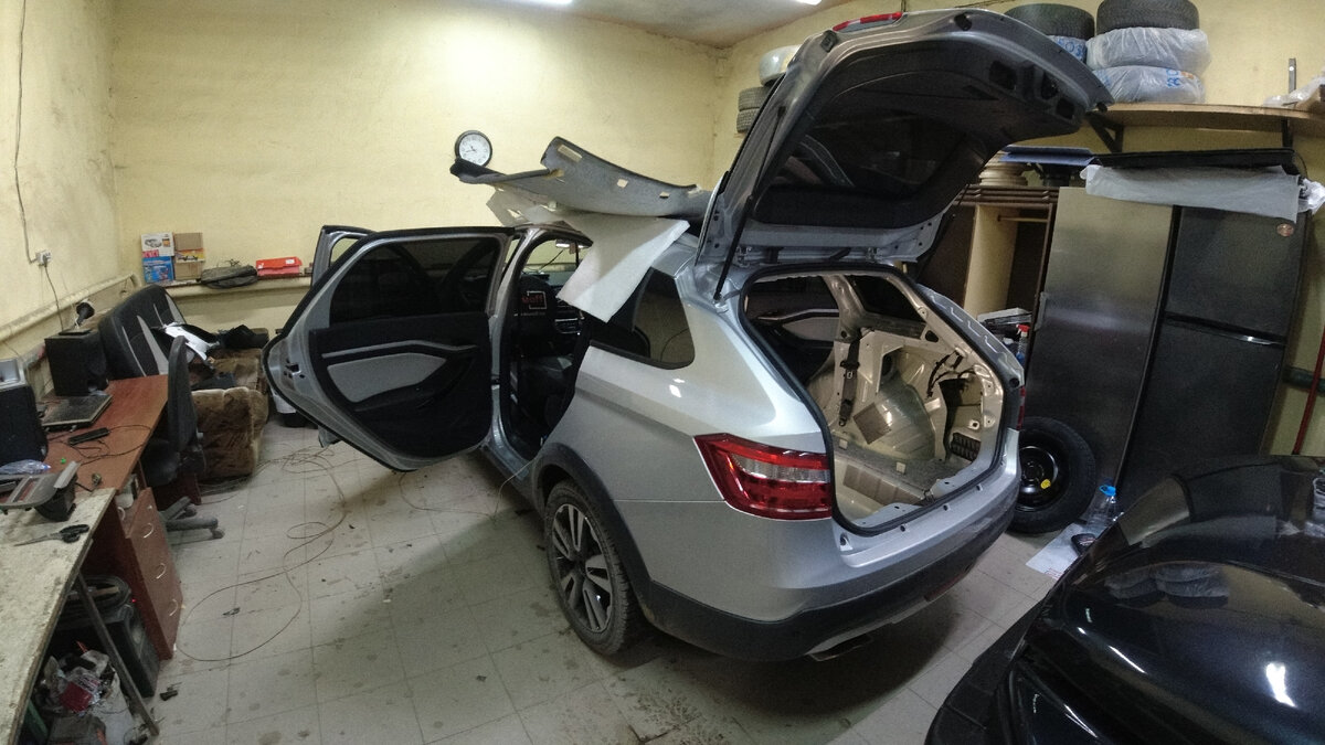 Разбираем салон.