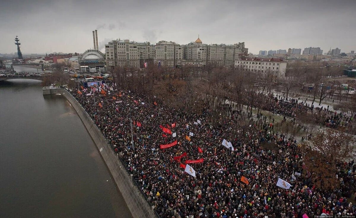 Митинг на Болотной, тогда ещё можно было сломать шею Антинародному режиму.