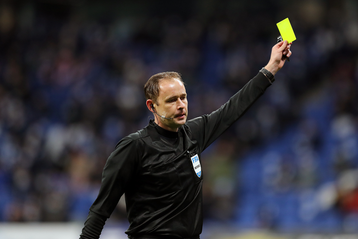 Вы не поверите, но у этого чуда была лицензия ФИФА