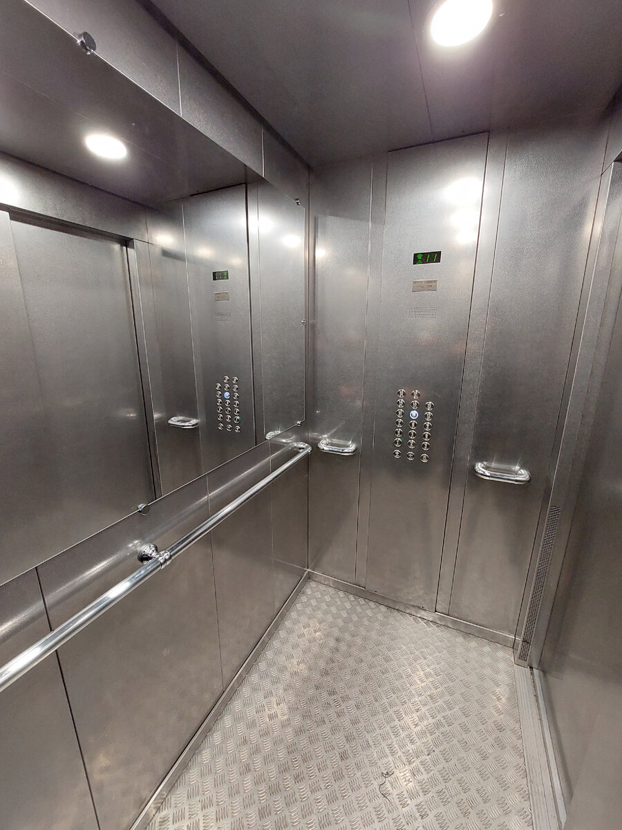 Грузовой лифт ОТИС грузоподъемностью 1000 кг на 13 человек