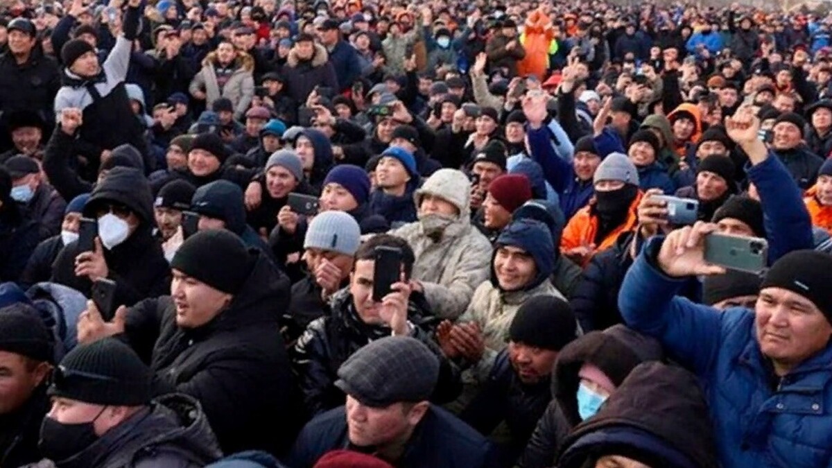 Людей вывела на улицы информация о почти двукратном повышении цены на газ. 