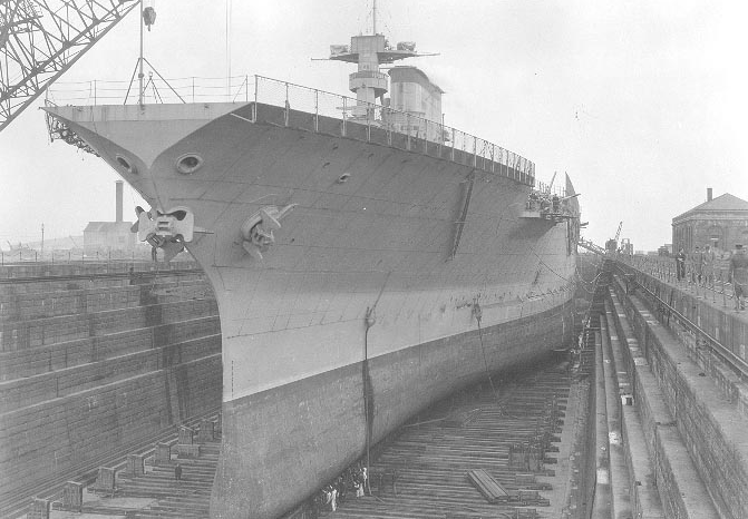 Авианосец в доке