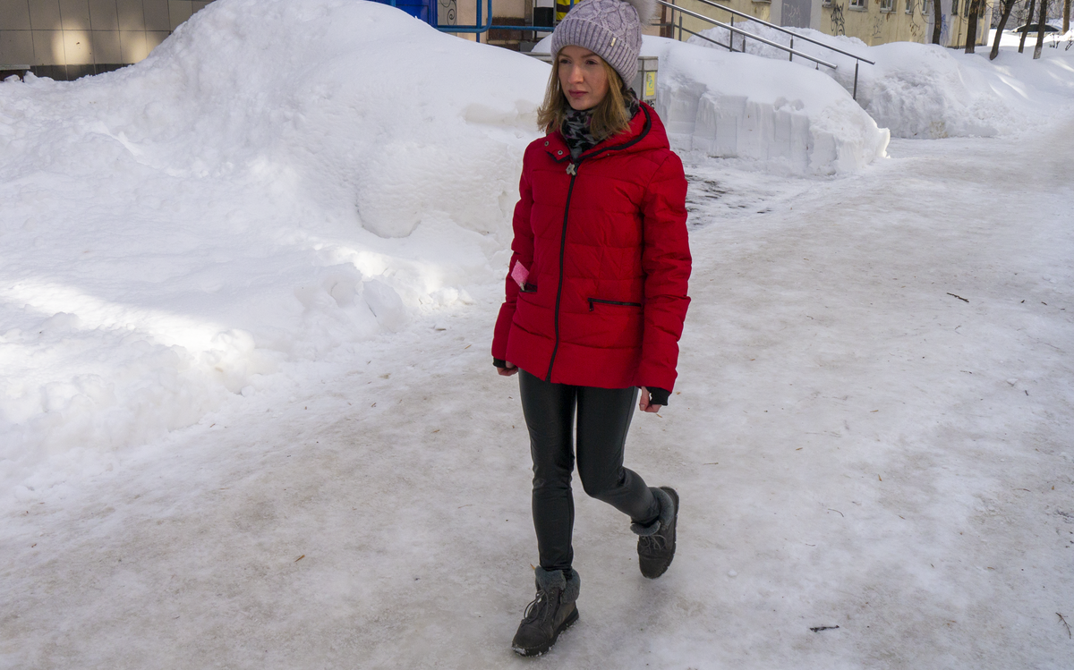 С виду вроде не скользкий снег