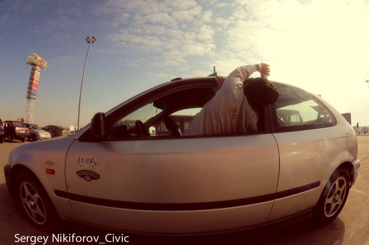 Мы в Нижнем Новгороде. Обратите внимание - двери без ручек!