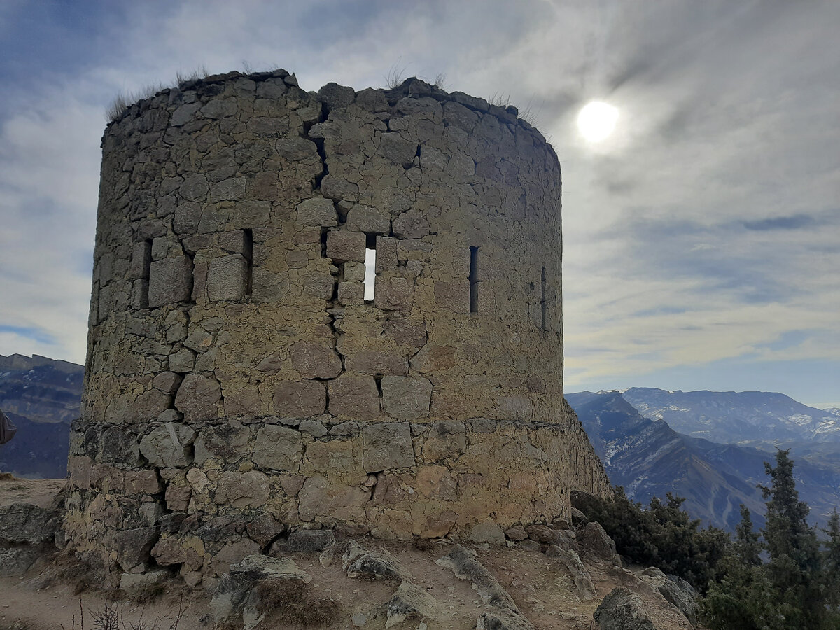 Башня Гунибской крепости.