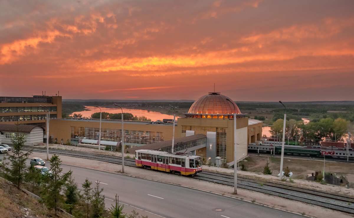 вокзал уфа ночью. железнодорожный вокзал уфа, уфа. жд уфа улица. уфа жд вокзал. уфимский вокзал железнодорожный.