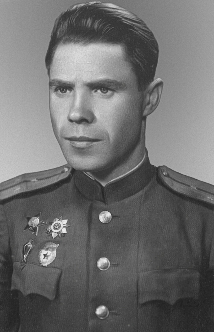 Александр Комаров