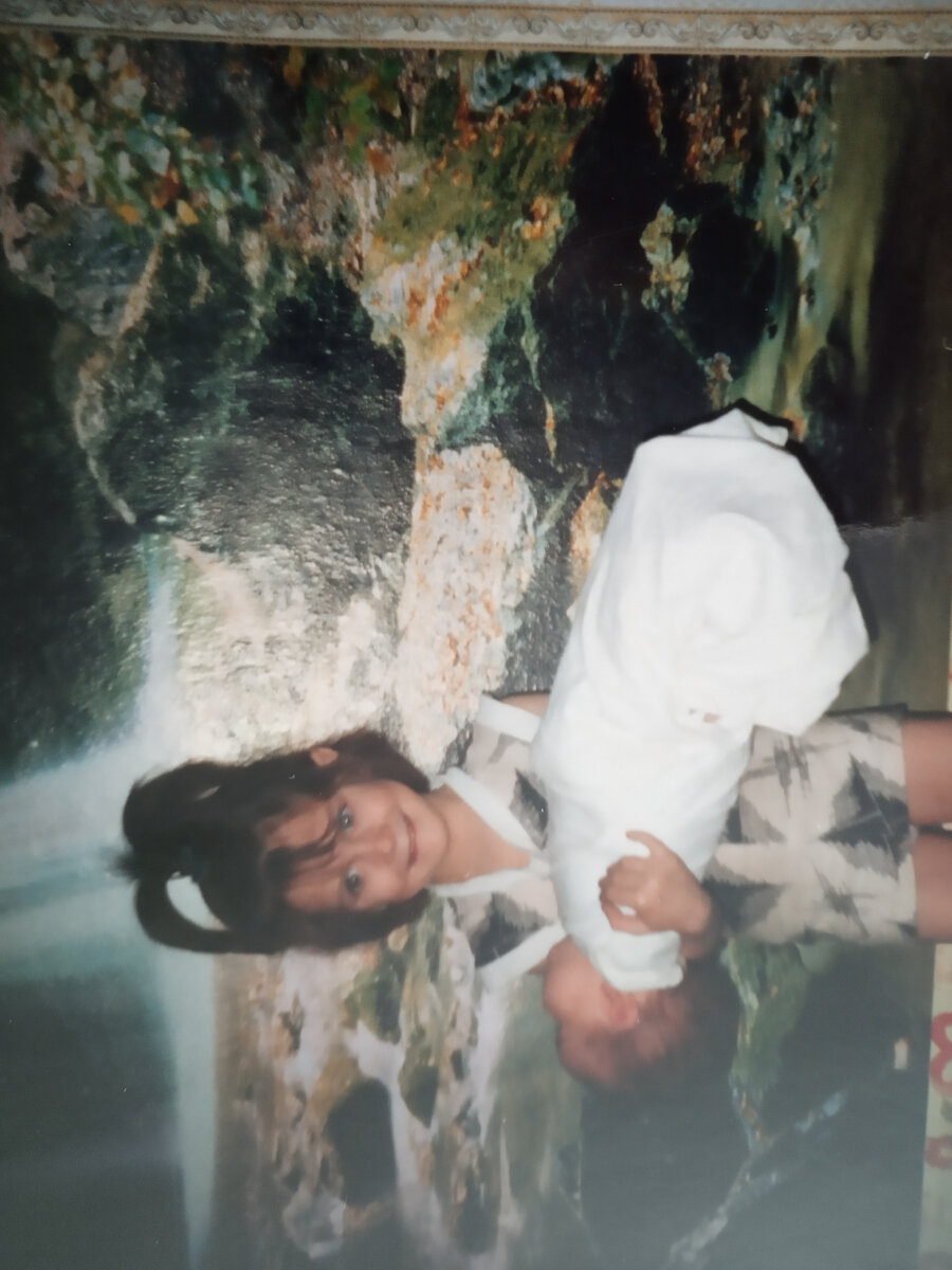 Я с сестрой на руках