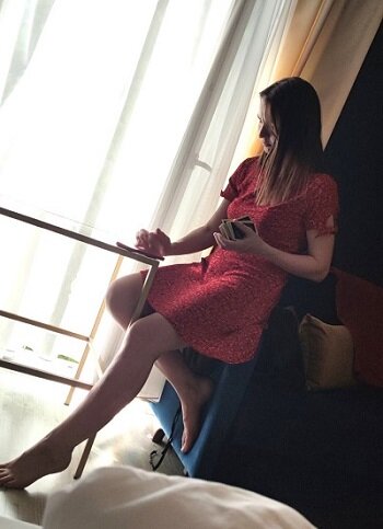 Стамбульское утро. Сверяюсь с заявкой, готовлюсь к Таро-консультации :)