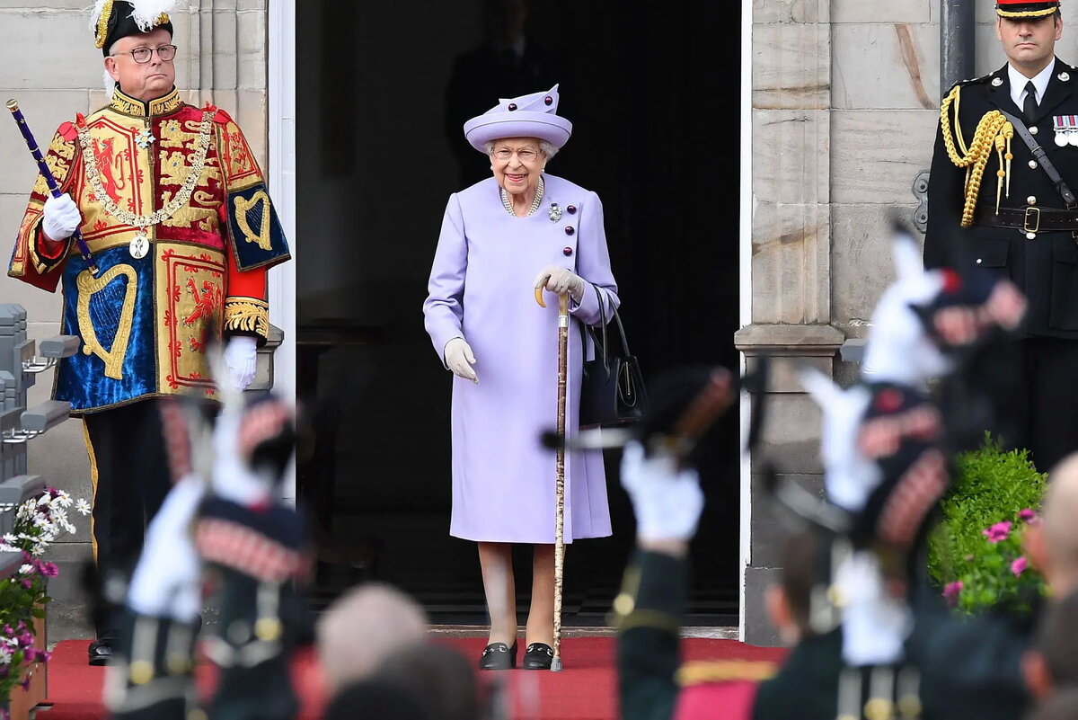 королева Елизавета II  на ежегодной неделе Холируд в Шотландии на прошлой неделе
