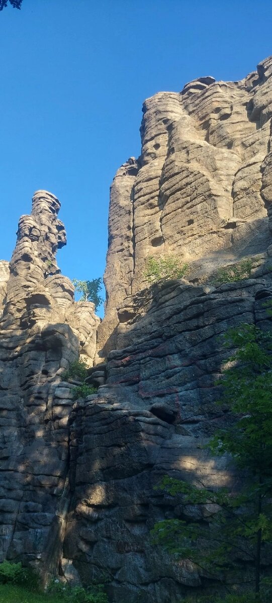 Величие каменных братьев (фото Михаила Идолова)