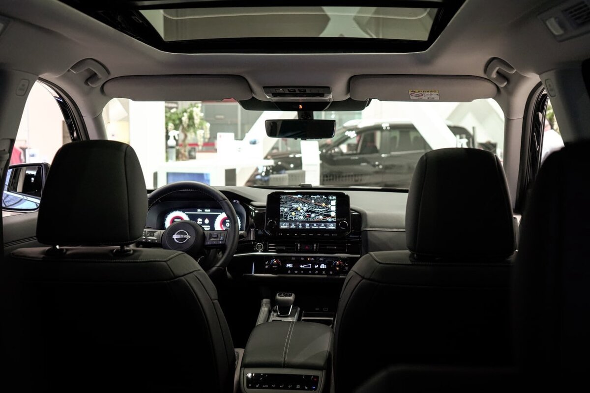 Панорамная крыша с люком в Nissan PATHFINDER
• Комплектация: TOP COMFORT. Тип привода: полный. Объем двигателя: 3,5L.
• Полностью цифровая приборная панель 12,3" 
• Проекционный дисплей на лобовое стекло 10,8"