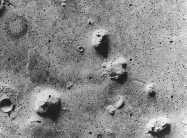 NASA. Viking 1 Orbiter Фотография с орбиты лица разрешением в 250 метров на пиксель.