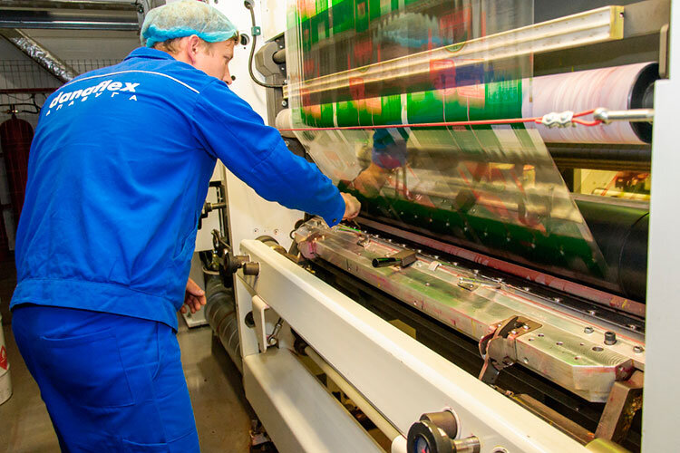 «Мы производим пленку из разных ингредиентов, в основном это полипропилен и полиэтилен». Фото: «БИЗНЕС Online»