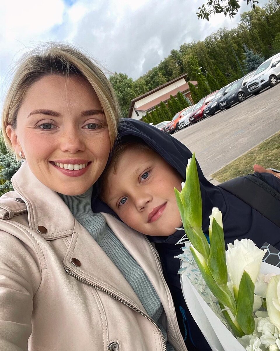 Ольга Кузьмина отвела сына в третий класс